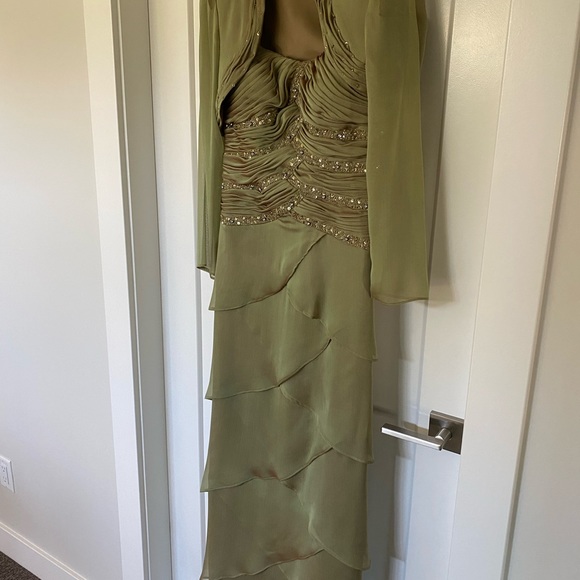 Formal Gown & Jacket Bellisima - Picture 2 of 11